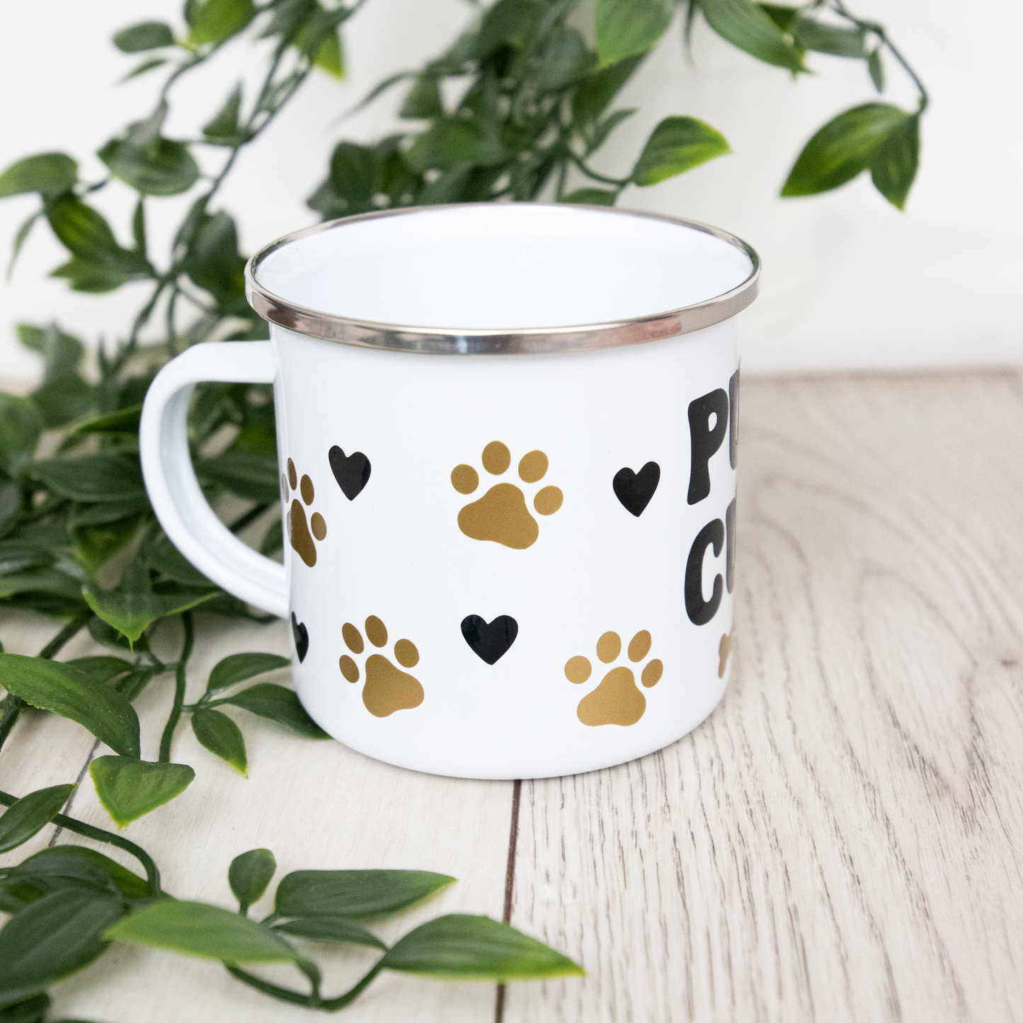 Tasse mit Pfoten Knochen und Hundedesign