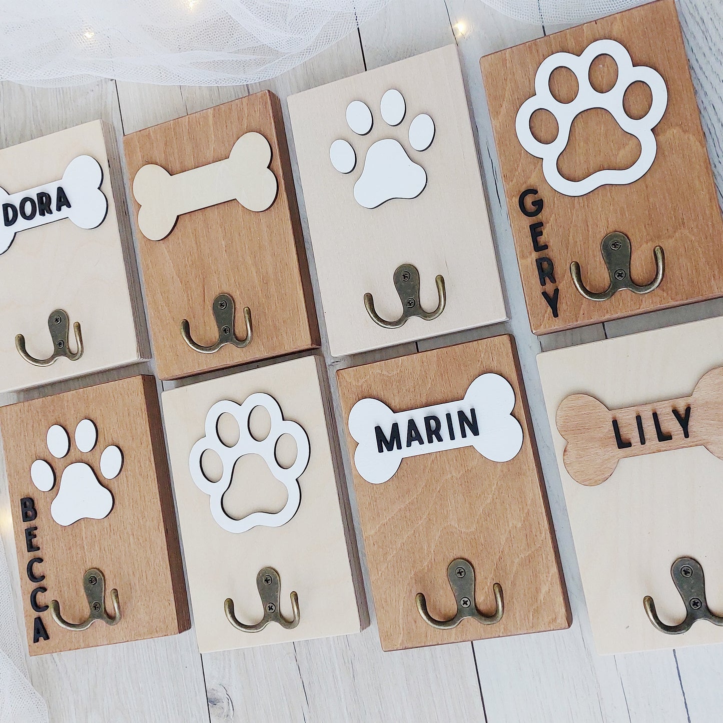 Coole Garderobe für Leinen aus Holz personalisiert